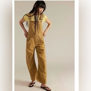 We The Free Good Luck Barrel Overalls in Honey Size Small LIKE NEW